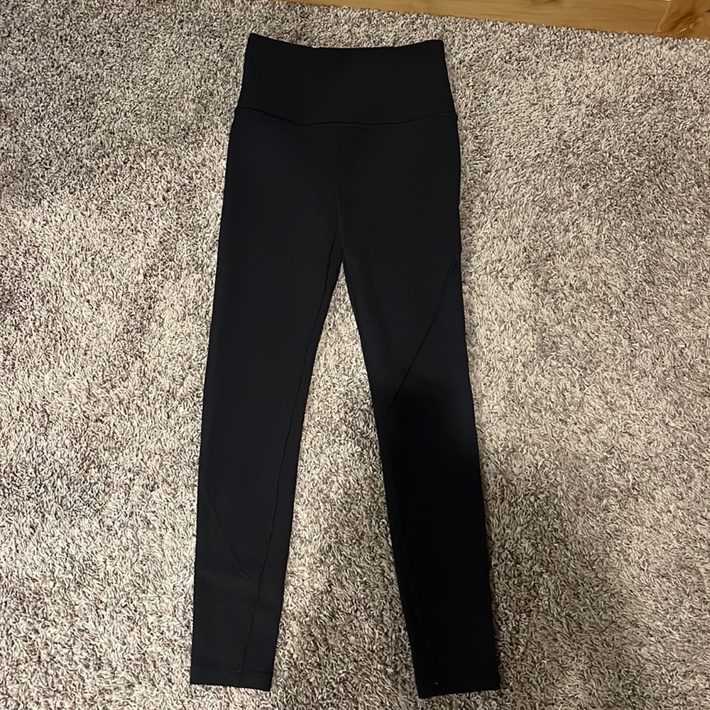 Ribbed pair of black, Athleta leggings. Size XS with great comfort.